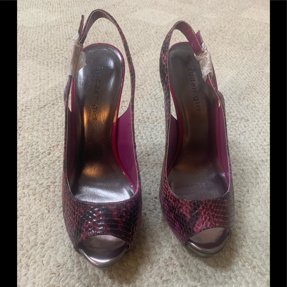 New size 8 purple and black heels